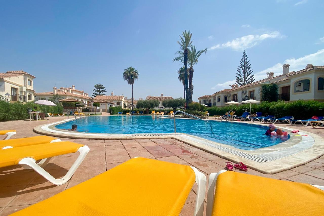 Lovely 1- Bedroom Rental With Pool, Close To The Beach Vera Eksteriør bilde