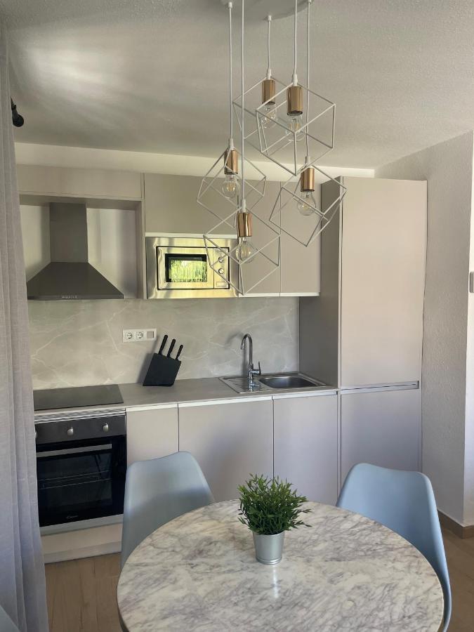 Lovely 1- Bedroom Rental With Pool, Close To The Beach Vera Eksteriør bilde